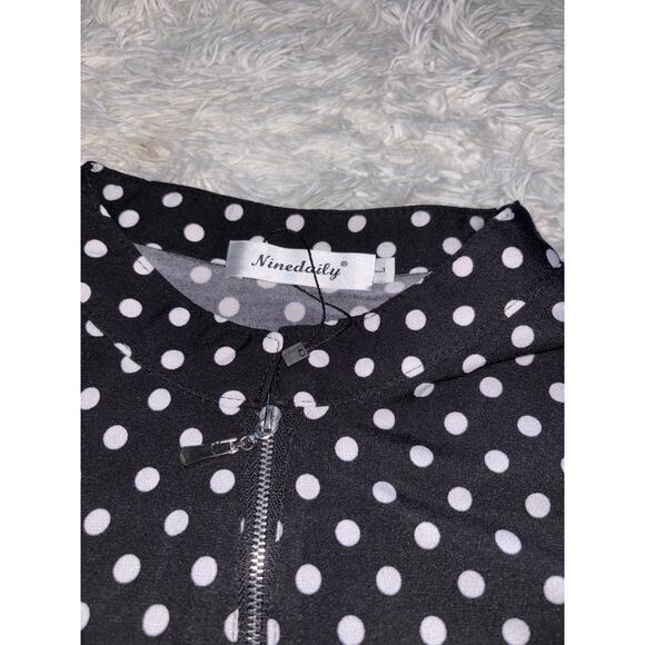 NineDaily women's sz. L black & wht. polka dot zip front top. New w/out tags. - Picture 4 of 10